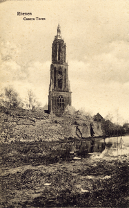 18024 Gezicht op de Cuneratoren te Rhenen, met op de voorgrond de stadsmuur.